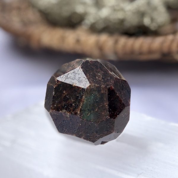 Garnet Crystal - Hexagonal Circle Shape Supply